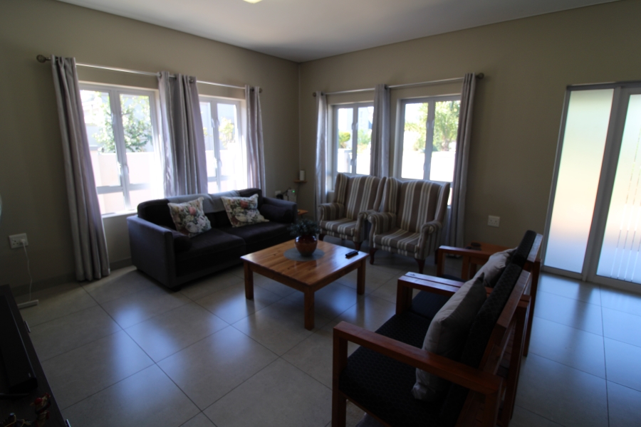 5 Bedroom Property for Sale in Kingswood Golf Estate Western Cape